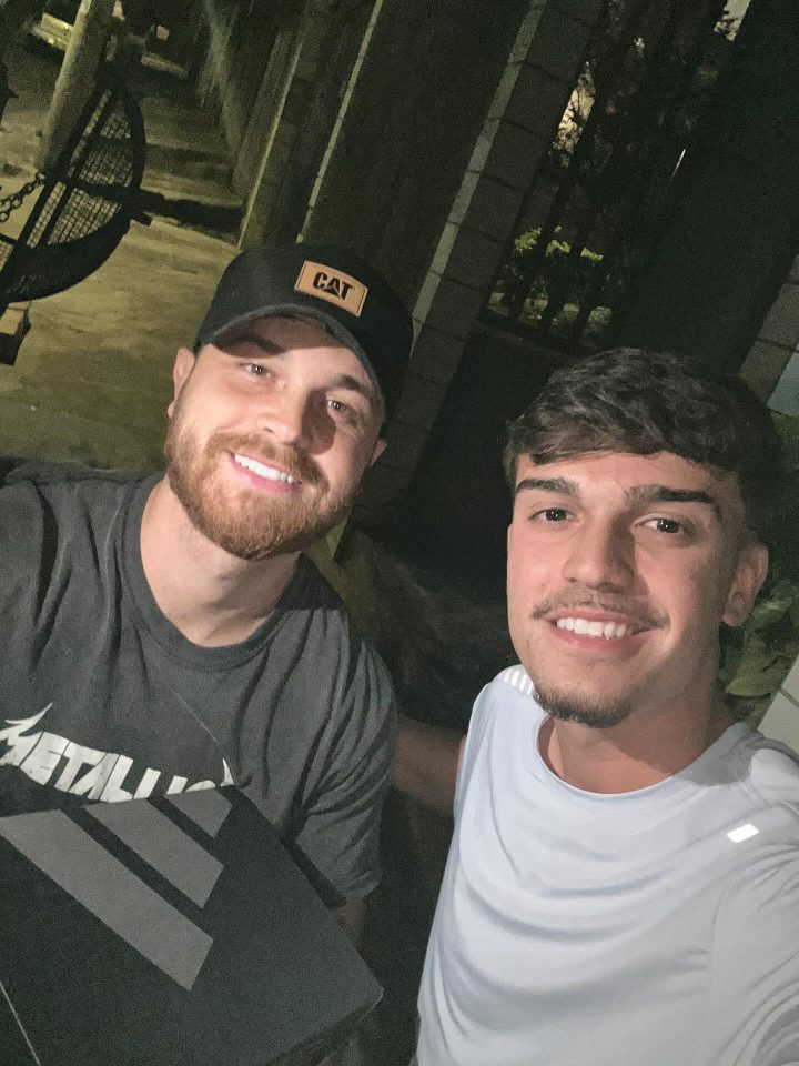 Gustavo Tubarão com a equipe da JP Store